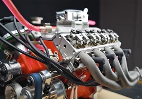 Benzīna V8 dzinēja modeļa komplekts