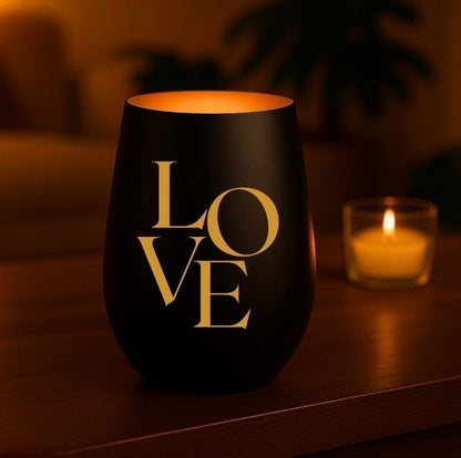 Aromātiskā svece ar LOVE (mīlestības) dizainu