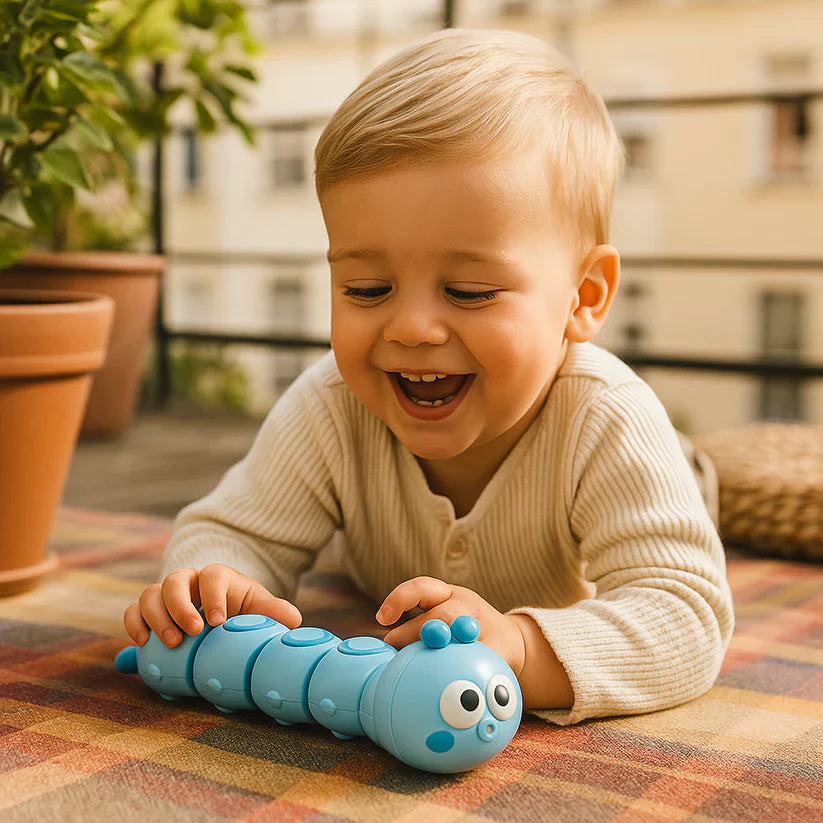Nakrūvējama kāpura rotaļlieta bērniem – attīsta spēju gulēt uz vēderiņa un veicina rāpošanu