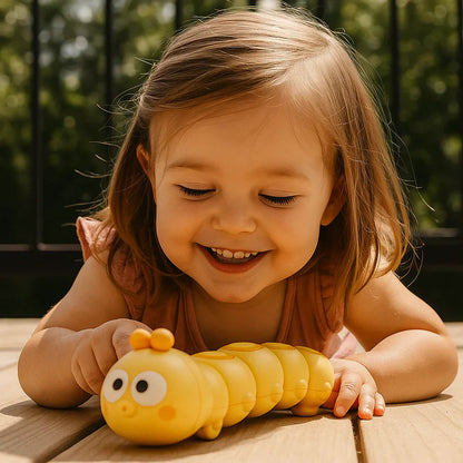 Nakrūvējama kāpura rotaļlieta bērniem – attīsta spēju gulēt uz vēderiņa un veicina rāpošanu
