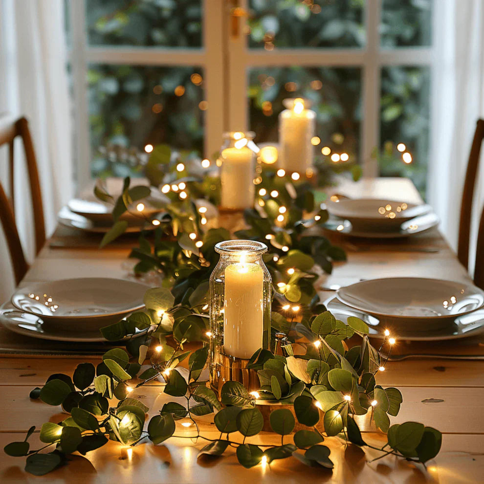 Dekoratīvā gaismas virtene ar zaļuma akcentiem