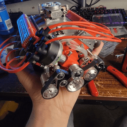 Benzīna V8 dzinēja modeļa komplekts