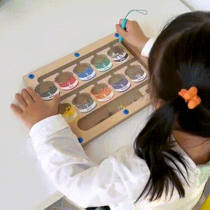 Krāsu un ciparu magnētiskais labirints bērniem